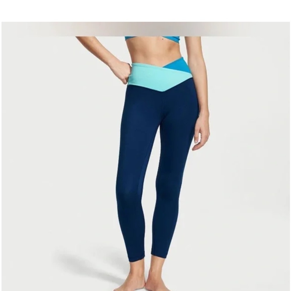 NWT VICTORIA’S SECRET CROSSOVER LEGGINGS